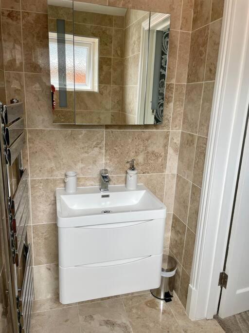 Modern 2 Bed Flat W Parking, Dog Friendly, Central Bournemouth Kültér fotó