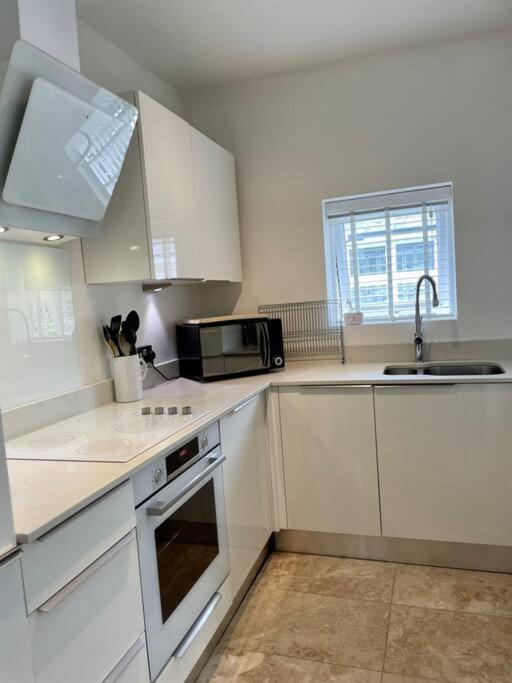 Modern 2 Bed Flat W Parking, Dog Friendly, Central Bournemouth Kültér fotó