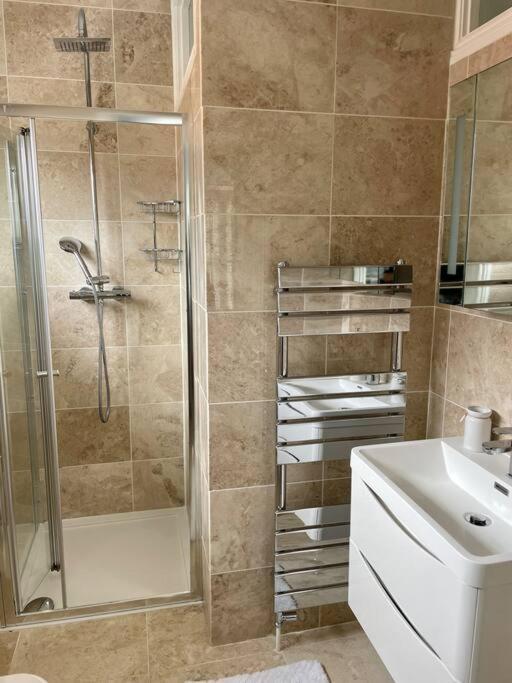 Modern 2 Bed Flat W Parking, Dog Friendly, Central Bournemouth Kültér fotó