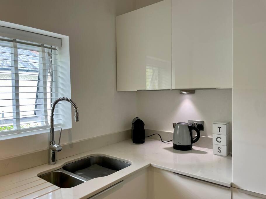 Modern 2 Bed Flat W Parking, Dog Friendly, Central Bournemouth Kültér fotó