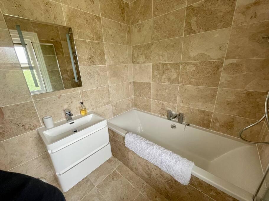 Modern 2 Bed Flat W Parking, Dog Friendly, Central Bournemouth Kültér fotó